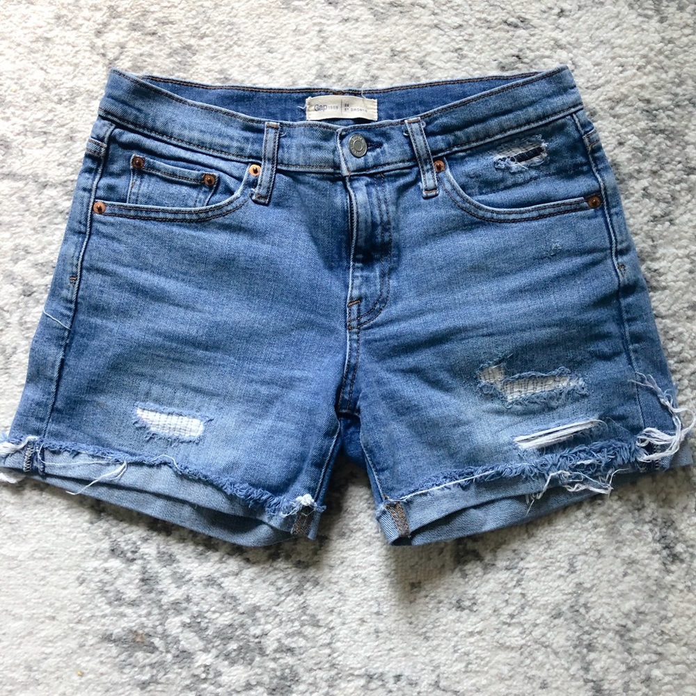 Gap 1969 shorts size 26 distressed